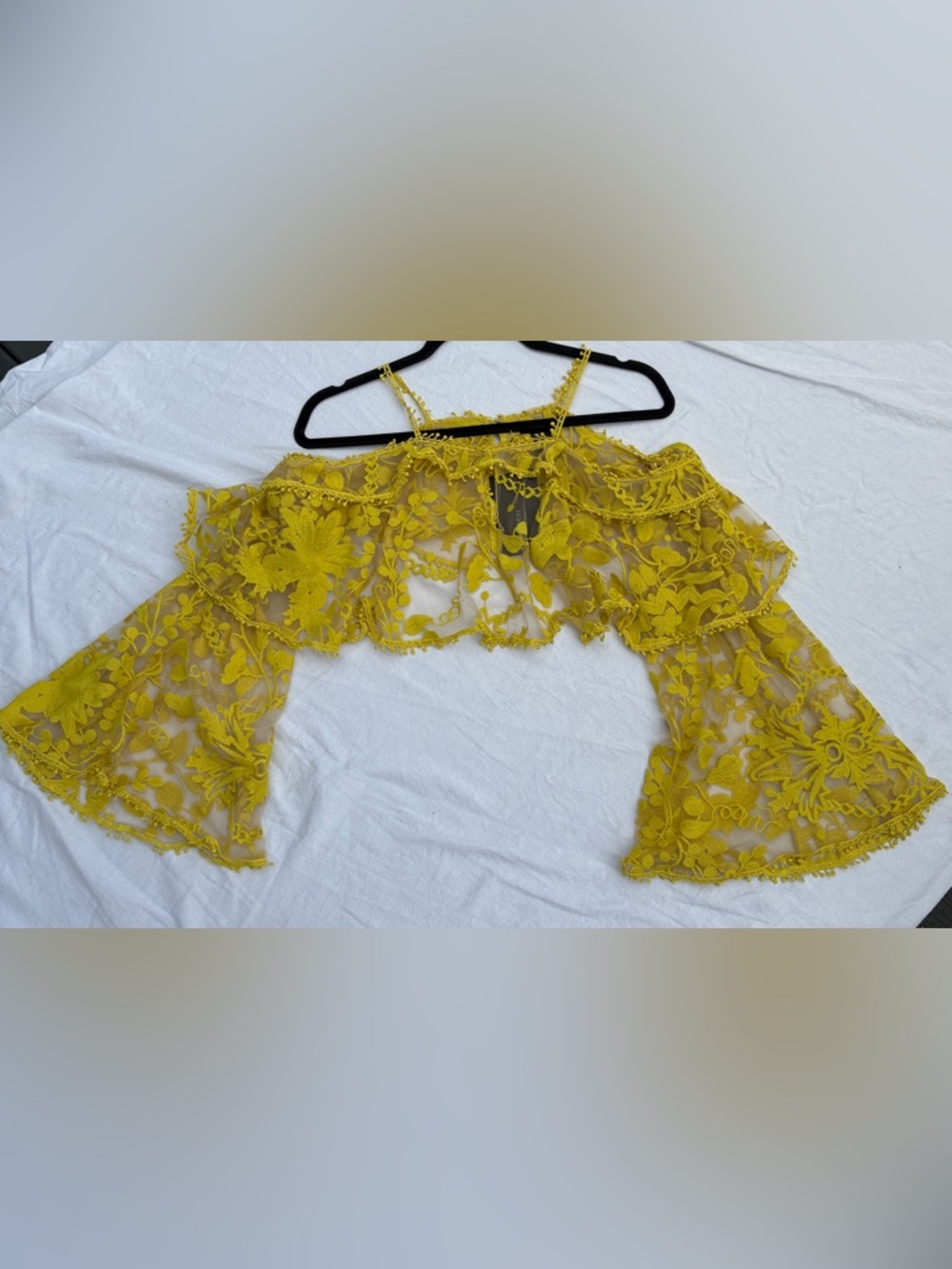 WFashion Nova Yellow Lace Off-Shoulder Crop Top Sz XS - Picture 13 of 15